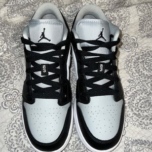 Grade School Air Jordan 1